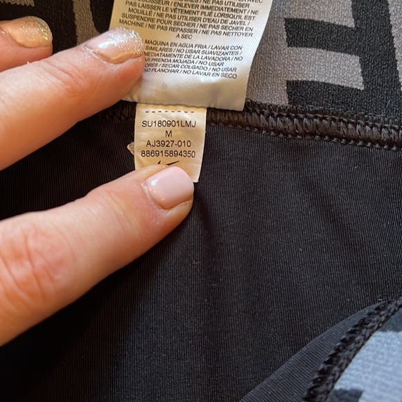 Nike Pro Capris - Picture 4 of 7